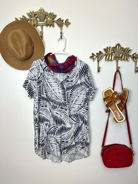Cotton Tahari Navy and White Leaf-Print Short Sleeve Top